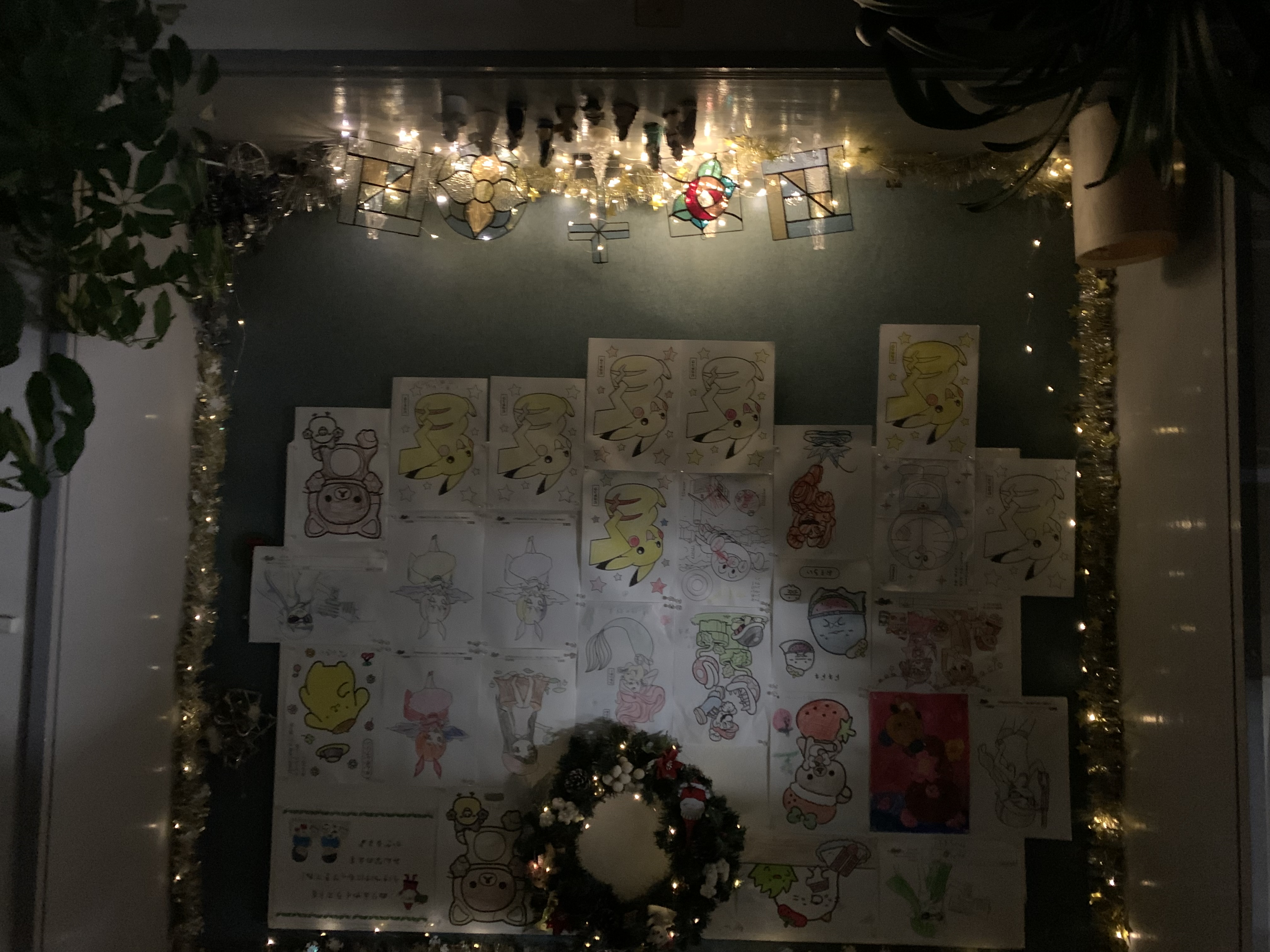 子供たちの塗り絵とステンドガラス